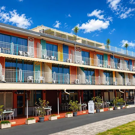 Largo Light Hotel